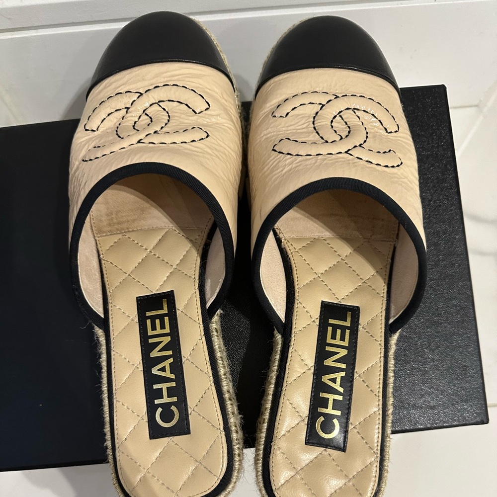 Chanel espadrille mules